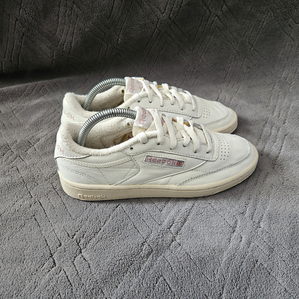 Reebok Club C 85 Vintage Mens Sz 5 White Casual Shoes Sneakers.
Womens size 7